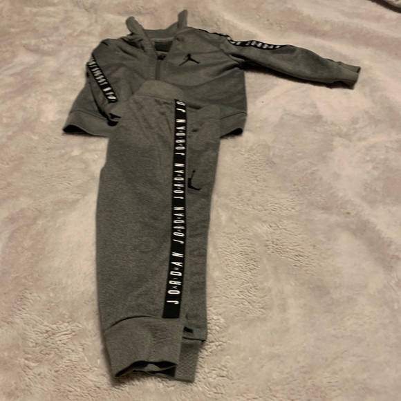 Grey Jordan tracksuit 12m - Picture 4 of 4